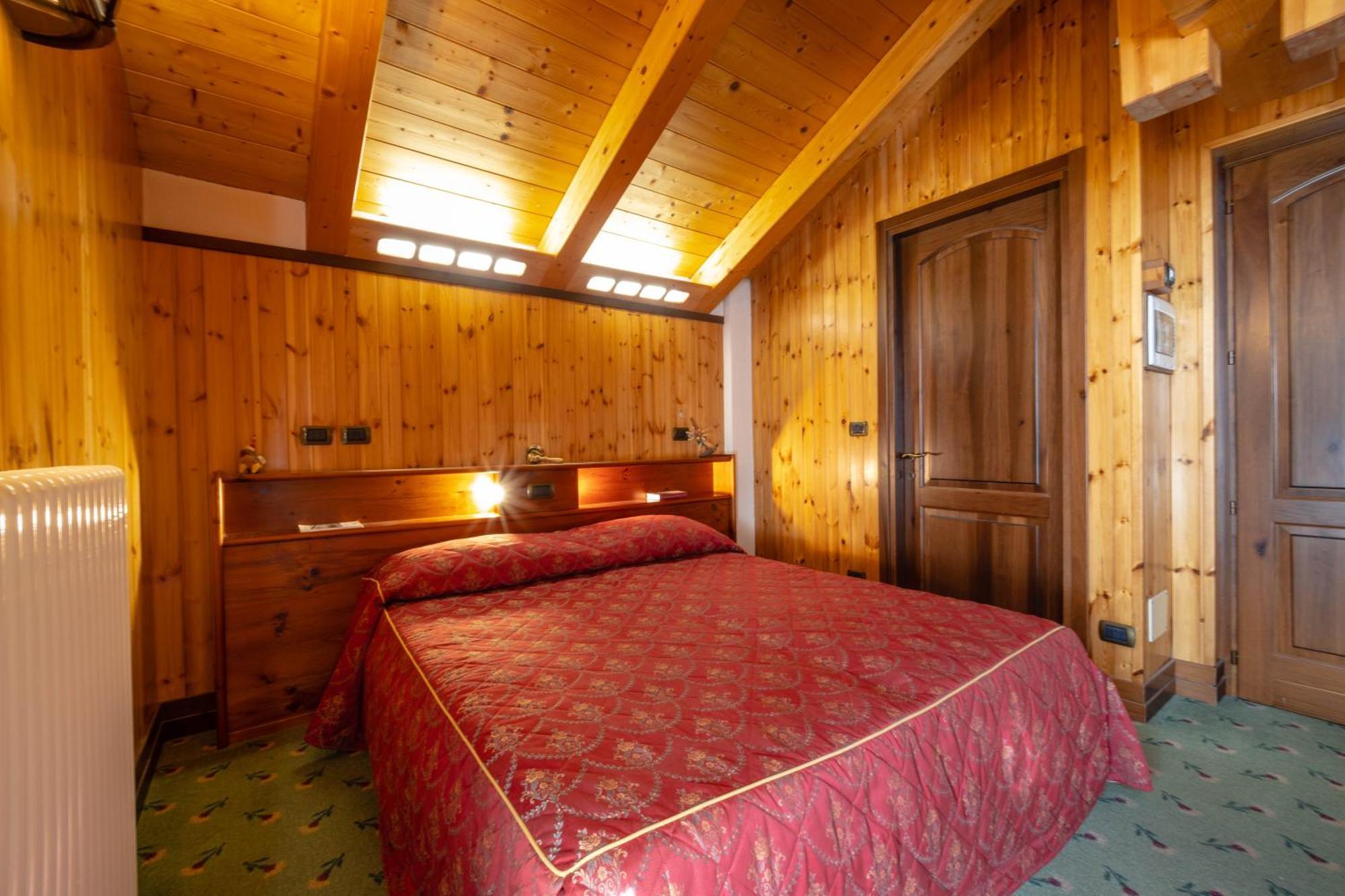 Hotel Bouton D'Or Cogne Exterior foto